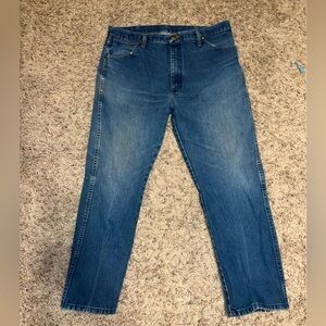 Mens wrangler jeans sz 38 by 31 good used condition worn wallet on back pocket